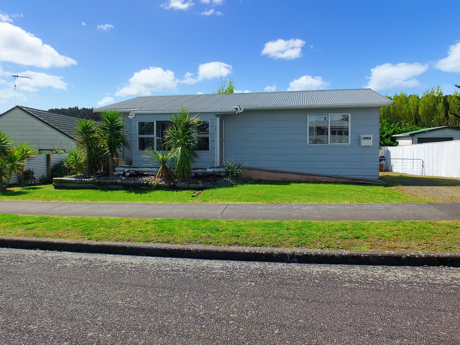 7 Hennessy Street East, Foxton Beach
