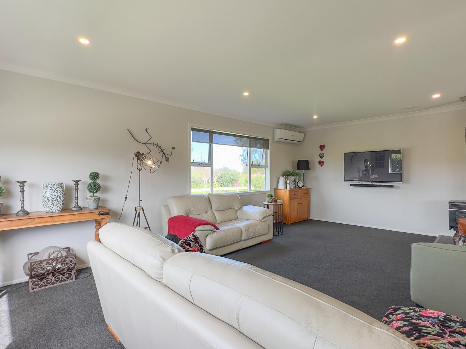 153 Captain Cook Road, Netherton