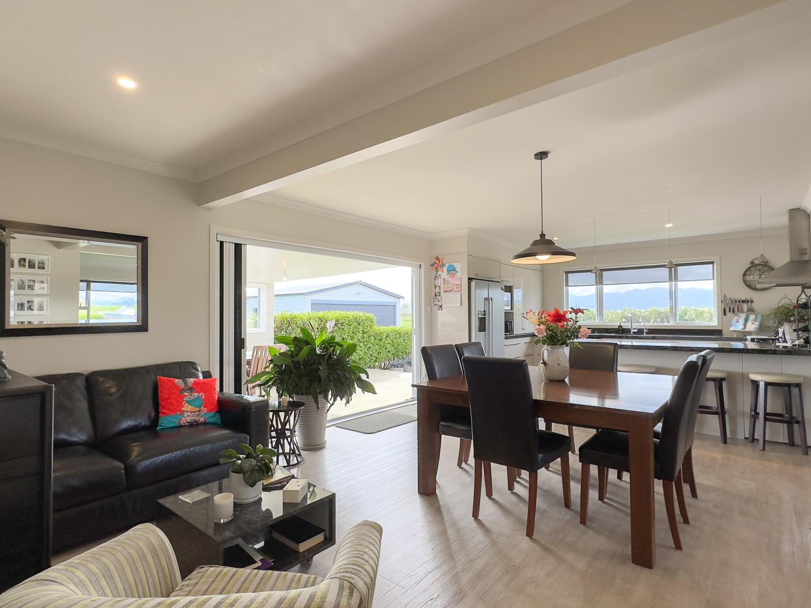 153 Captain Cook Road, Netherton
