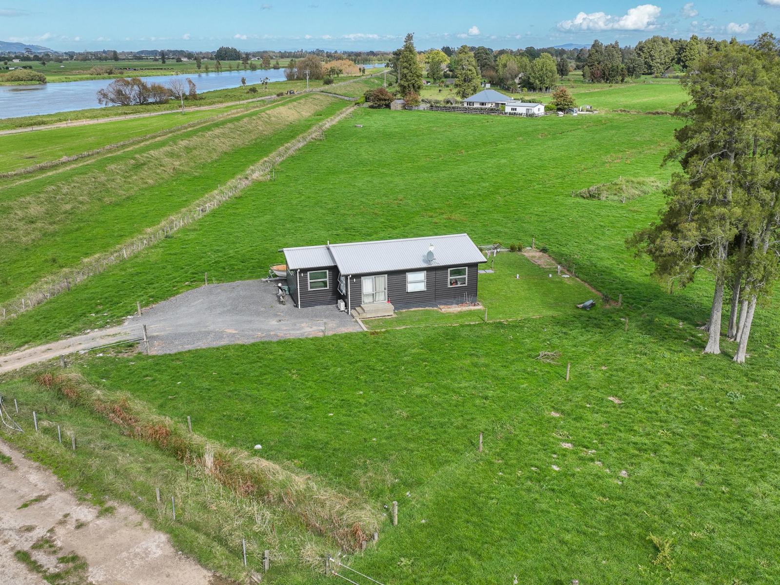 153 Captain Cook Road, Netherton