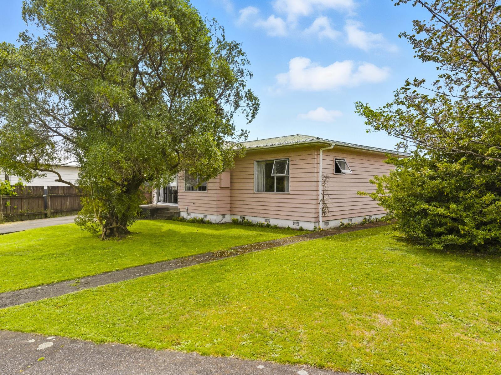 15 Ross Street, Levin