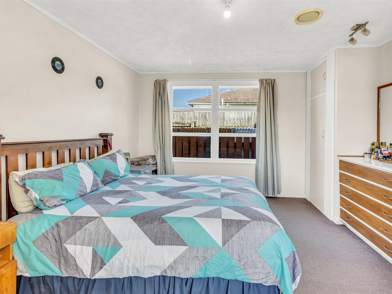 40A Henley Street, Westport