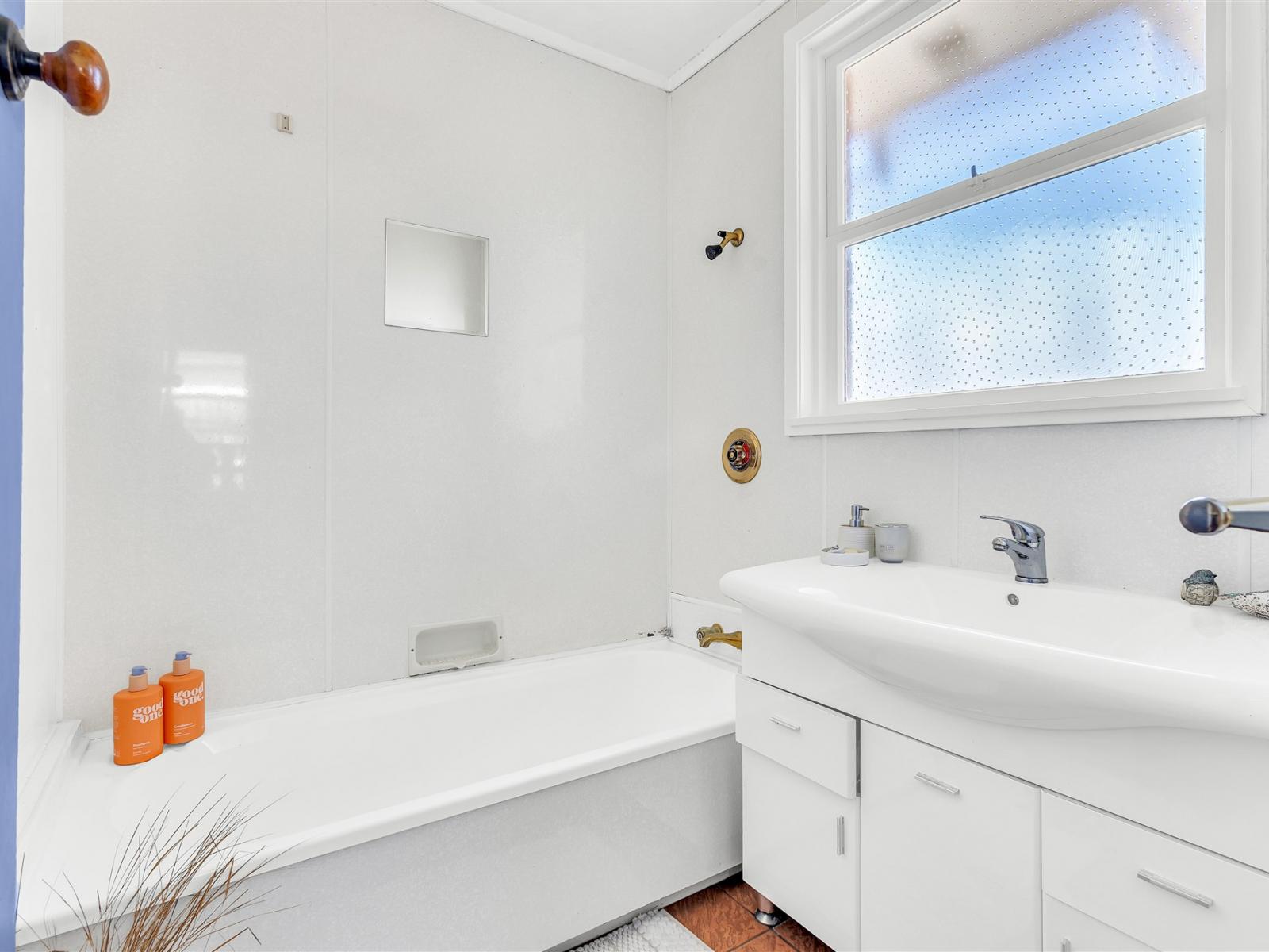 40A Henley Street, Westport