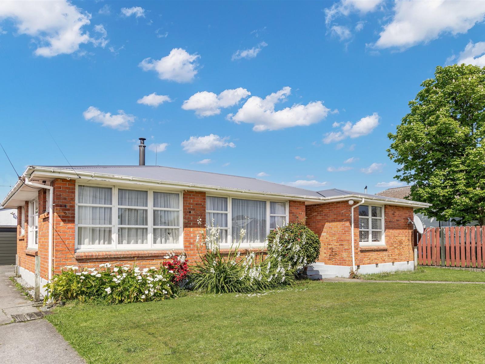 40A Henley Street, Westport