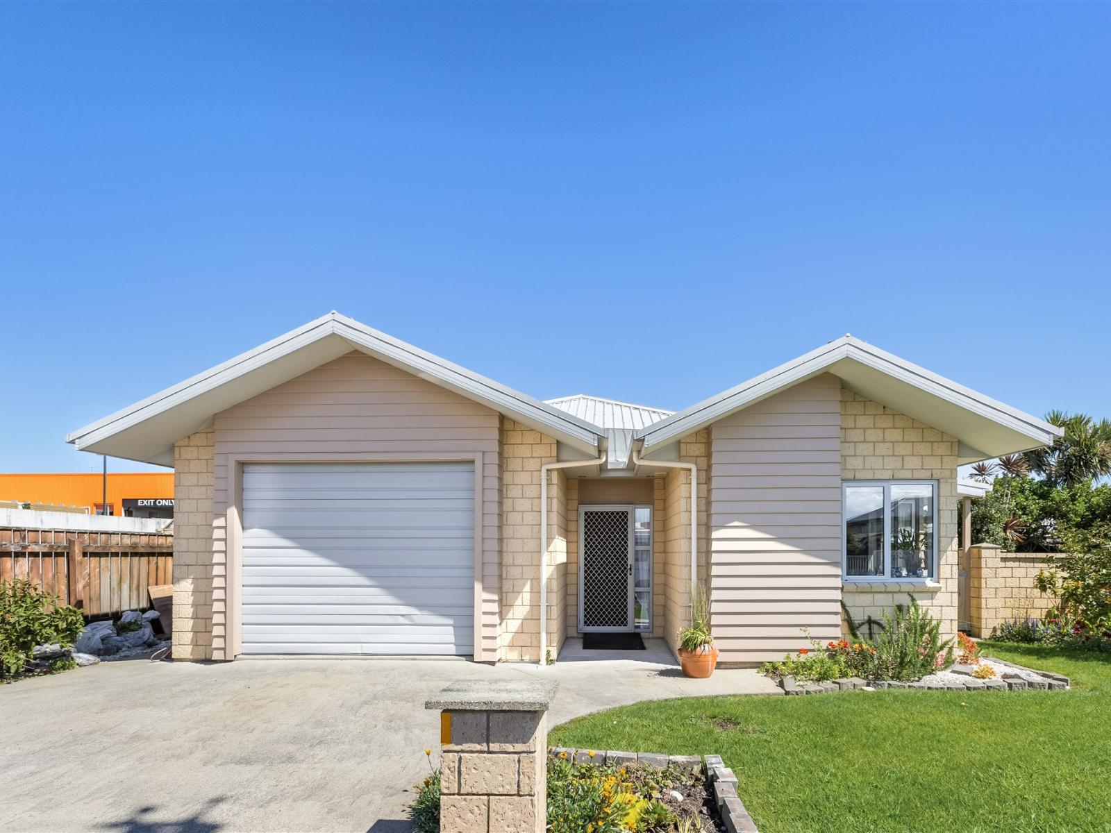 30 Russell Street, Westport