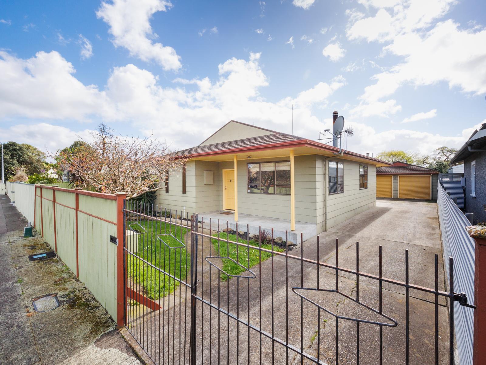 9 Shamrock Street, Takaro