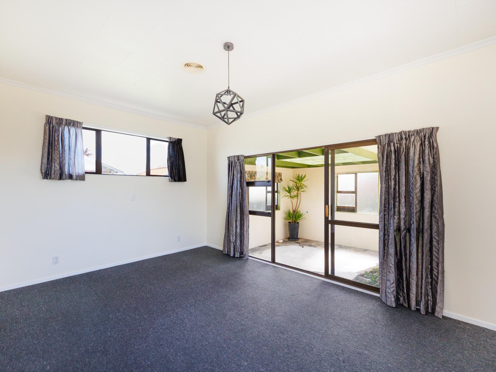 9 Shamrock Street, Takaro