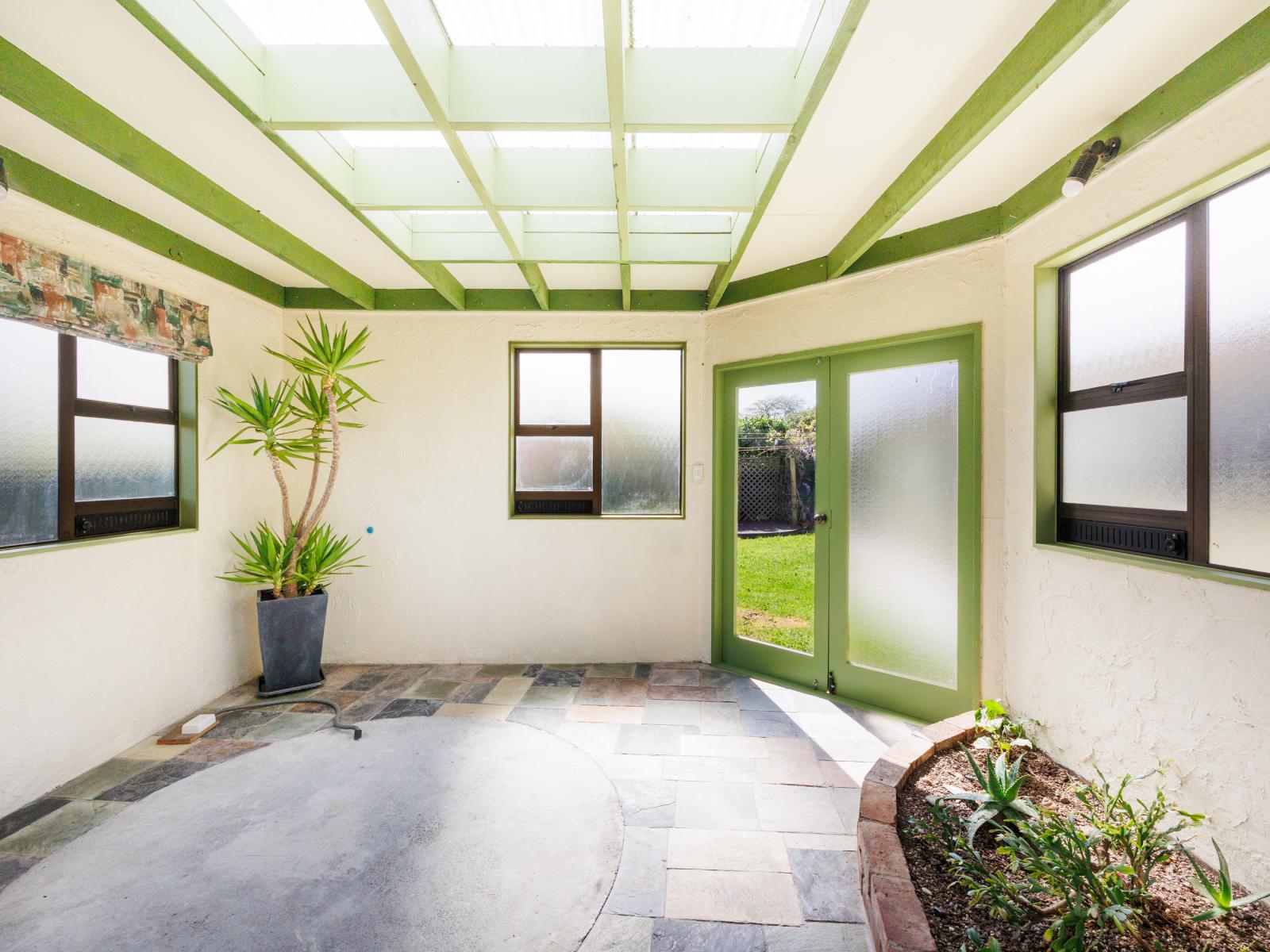 9 Shamrock Street, Takaro