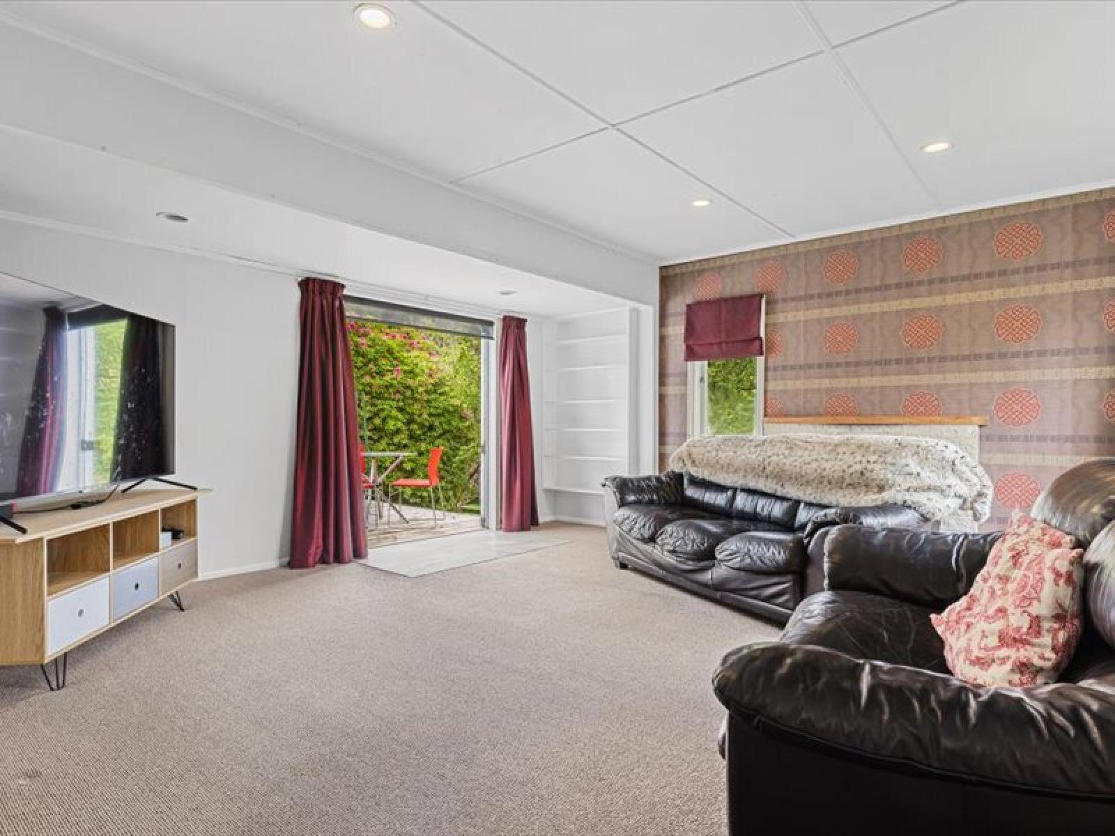 1711 State Highway 4, Aria