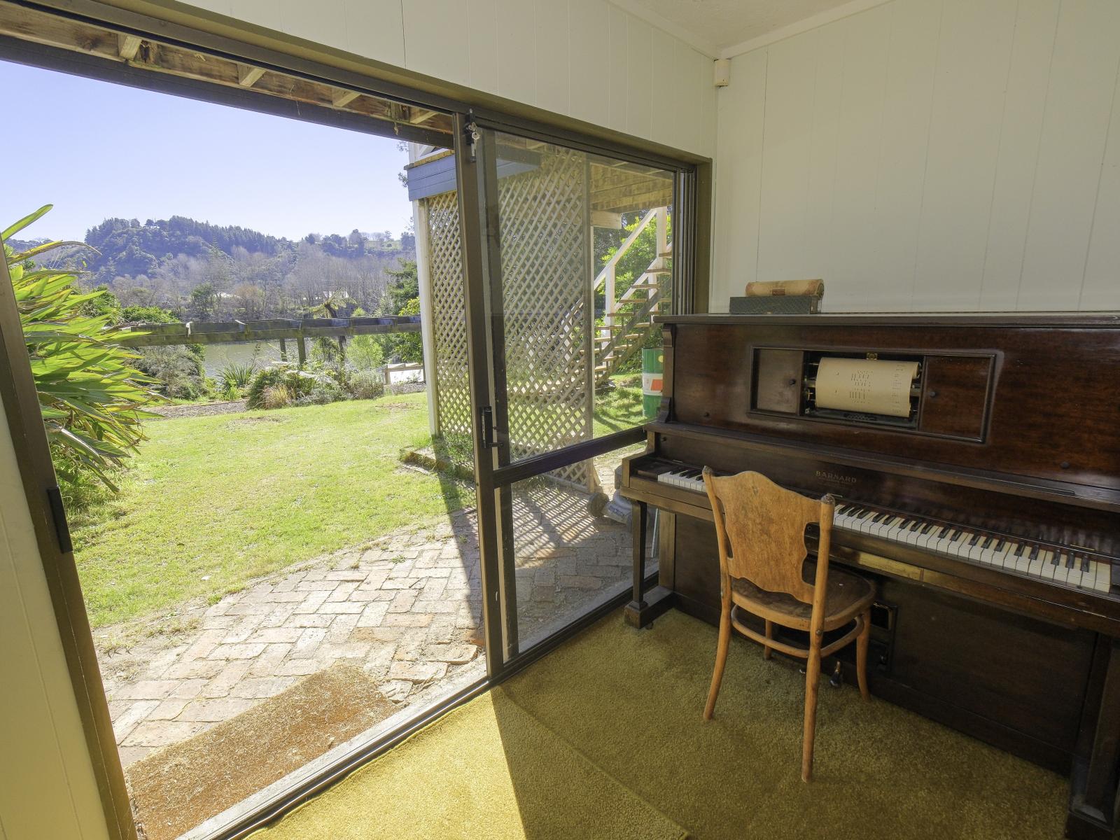 23 Riverbank Road, Okoia