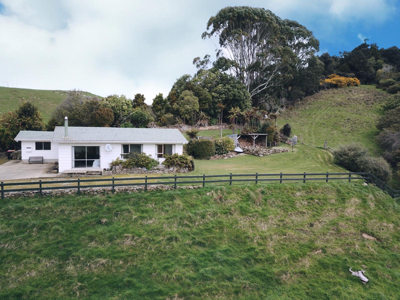 112 Waikawa Curio Bay Road, Waikawa