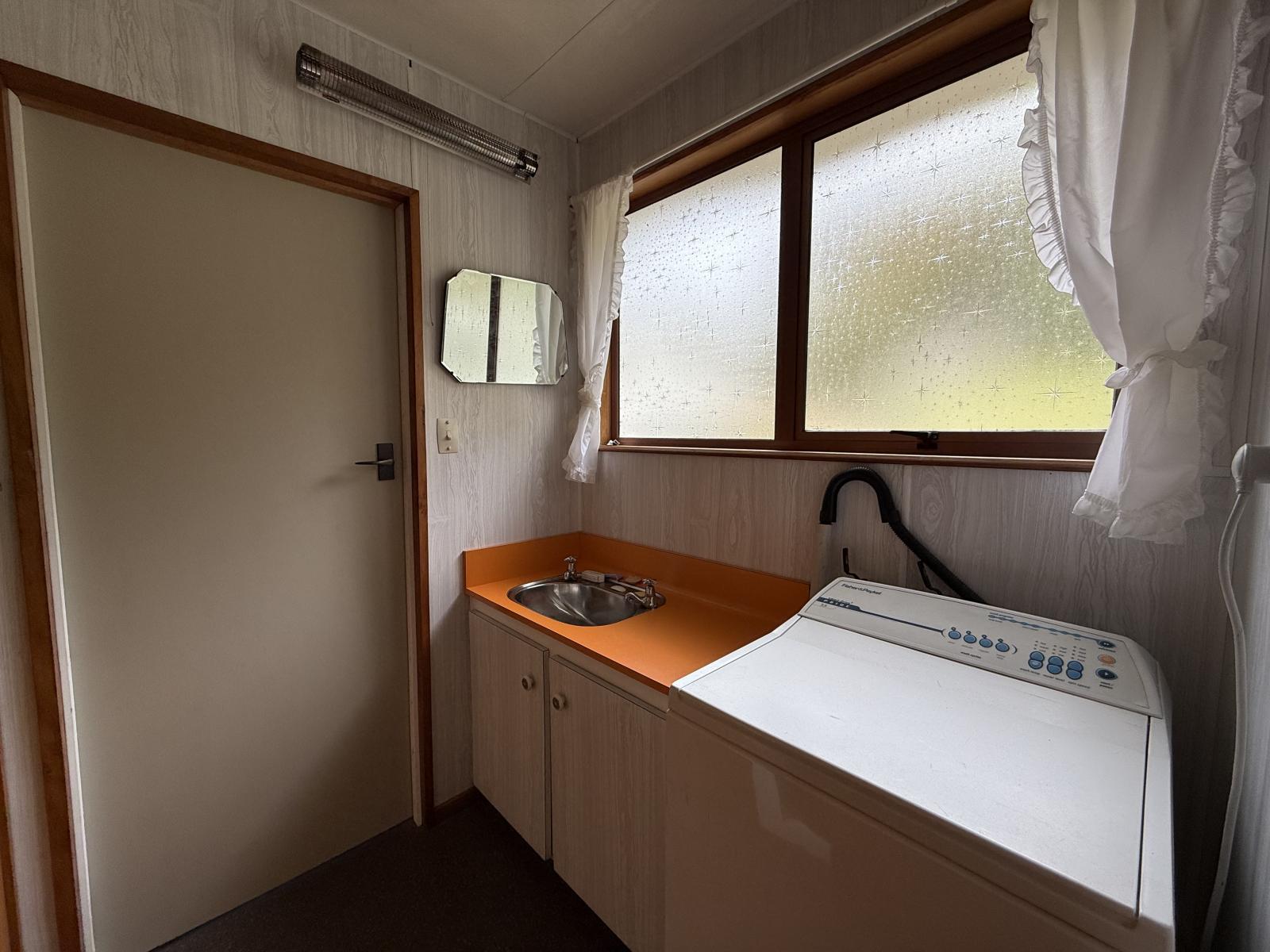 112 Waikawa Curio Bay Road, Waikawa