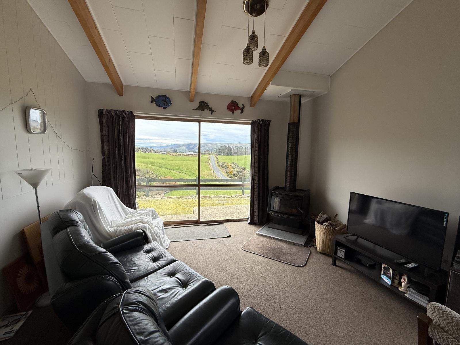 112 Waikawa Curio Bay Road, Waikawa