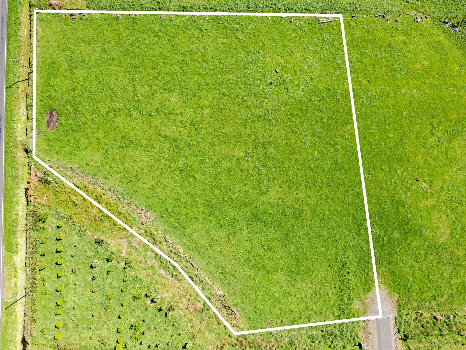 7104 South Road, Warea