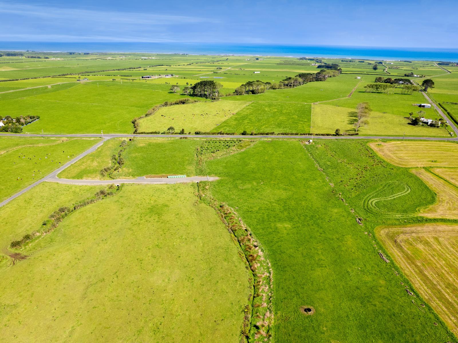 7104 South Road, Warea