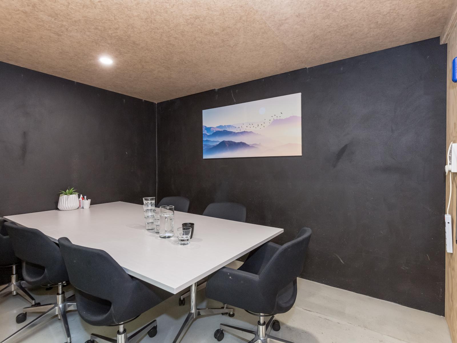 66-80 High Street North, Carterton