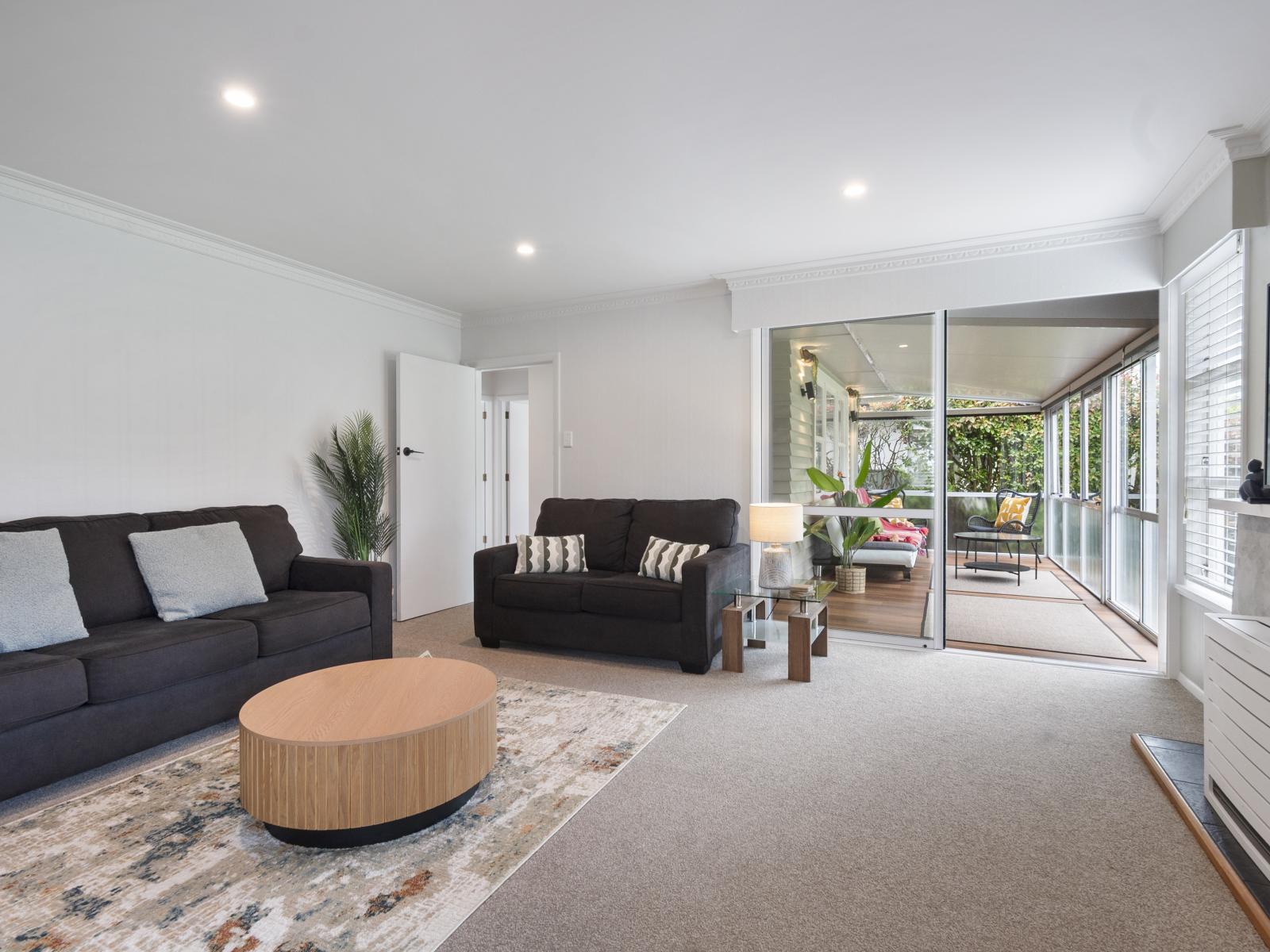6 Ruha Street, West End