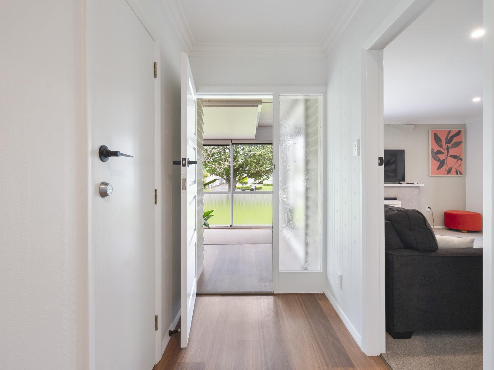 6 Ruha Street, West End