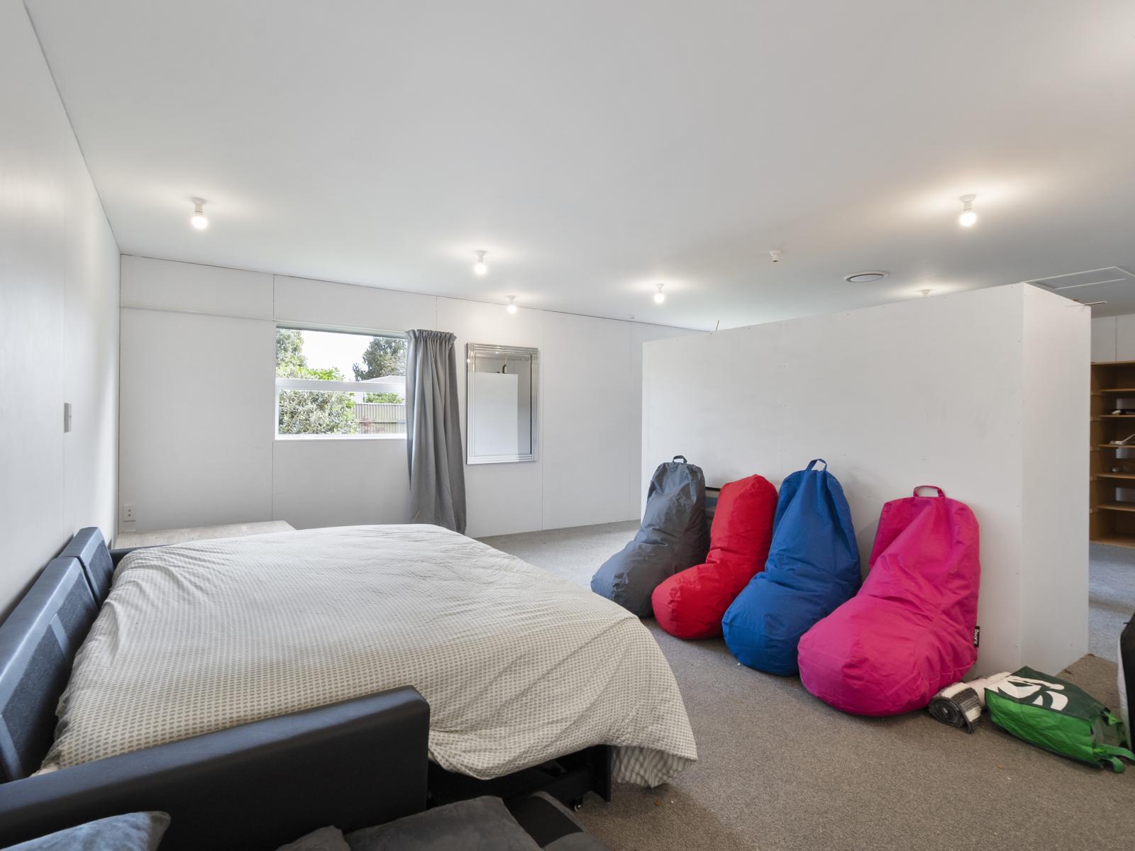 6 Ruha Street, West End