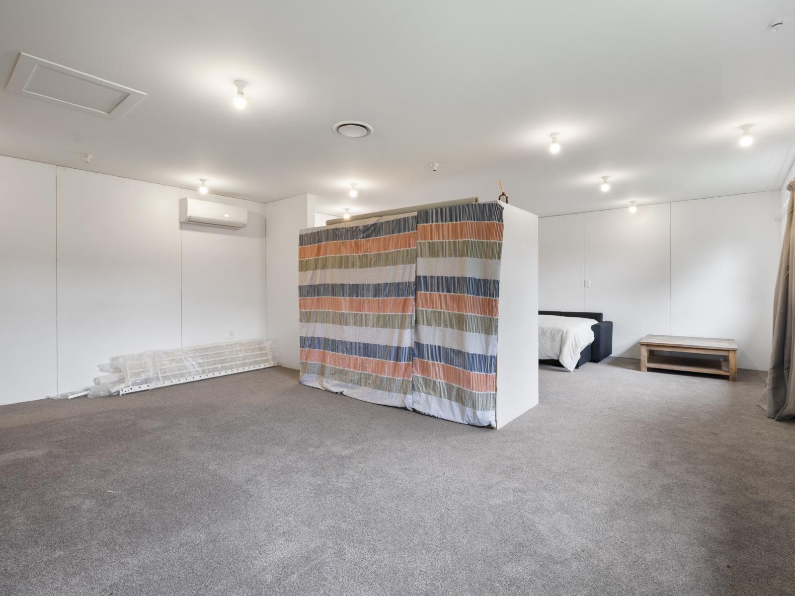 6 Ruha Street, West End
