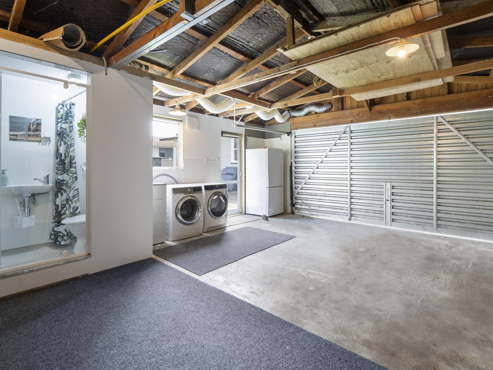 6 Ruha Street, West End