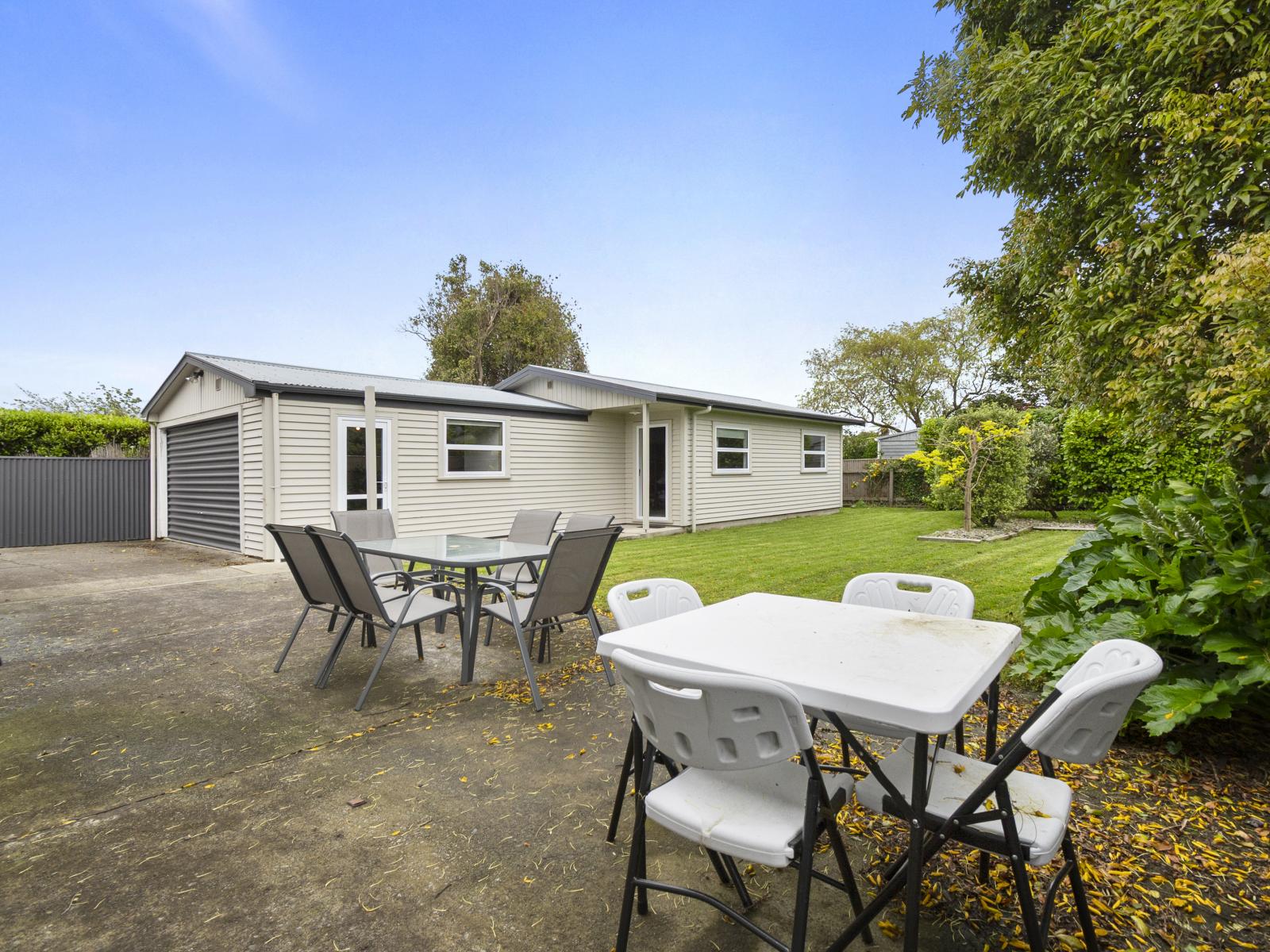 6 Ruha Street, West End