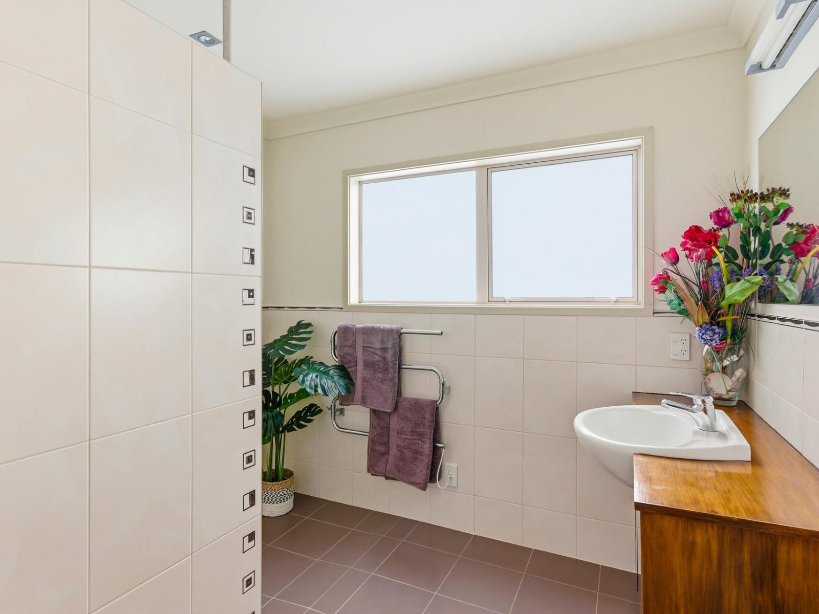 43 Manuka Street, Otaki Beach