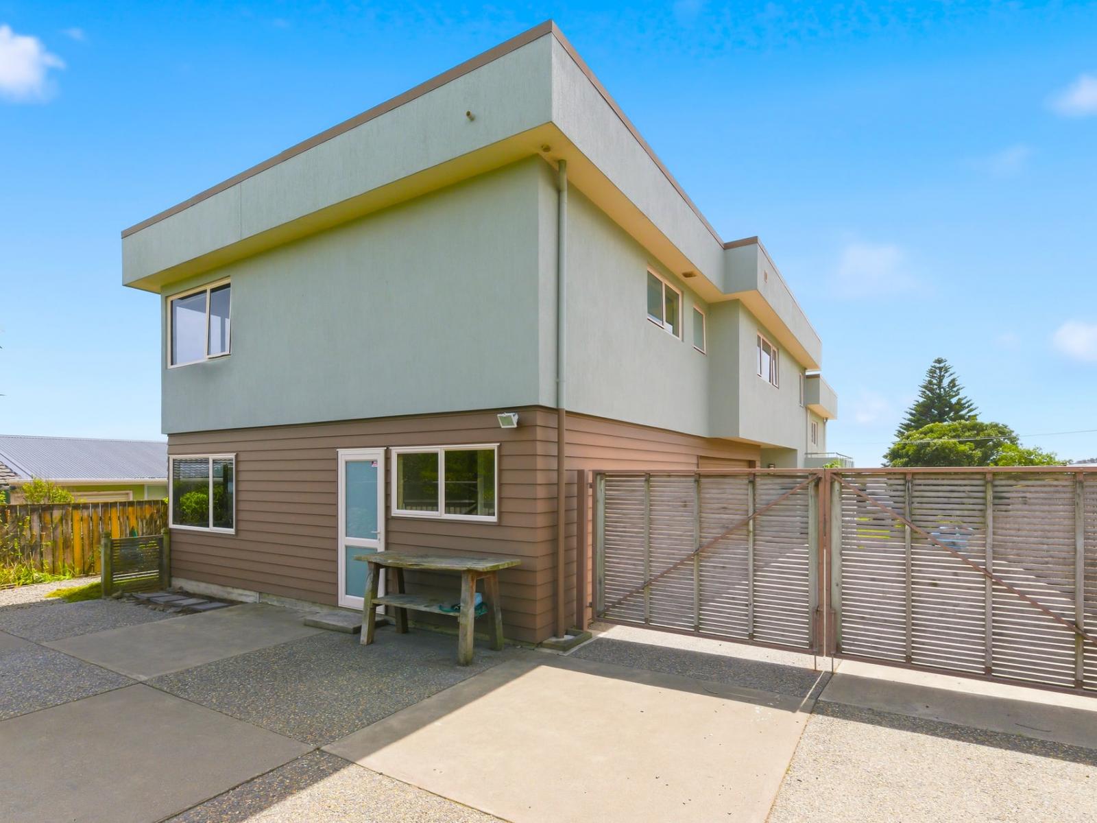43 Manuka Street, Otaki Beach