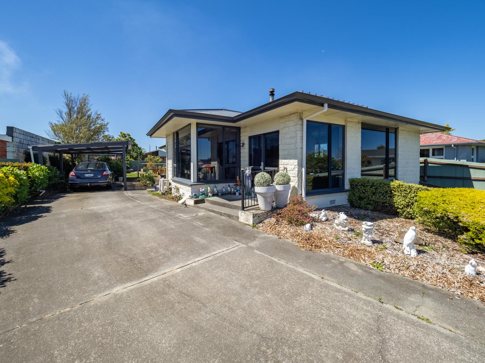 10 Reddecliffe Crescent, Hampstead