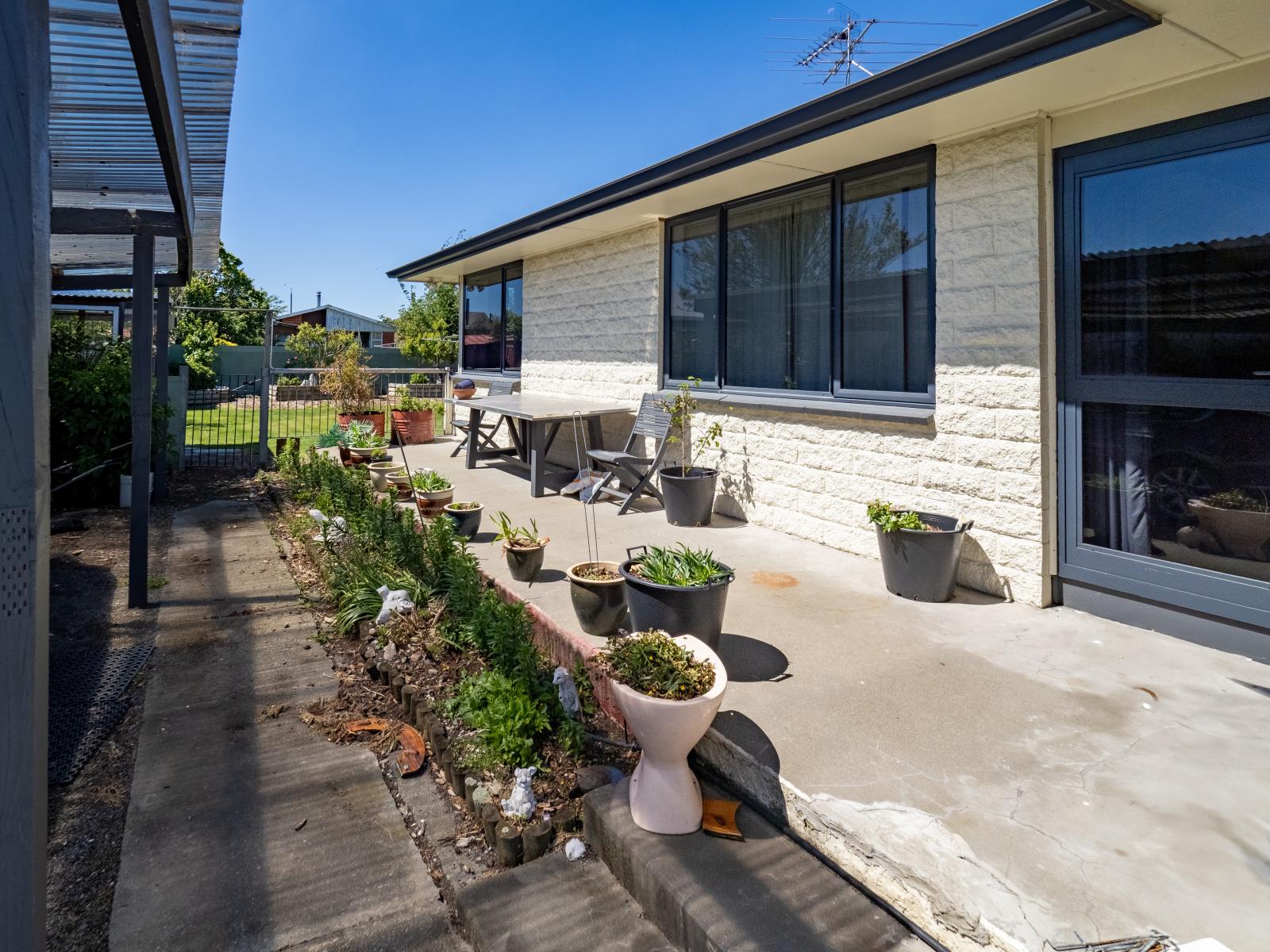 10 Reddecliffe Crescent, Hampstead