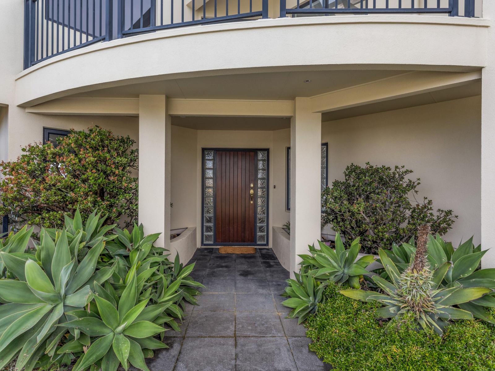 11 Island View Heights, Coastlands