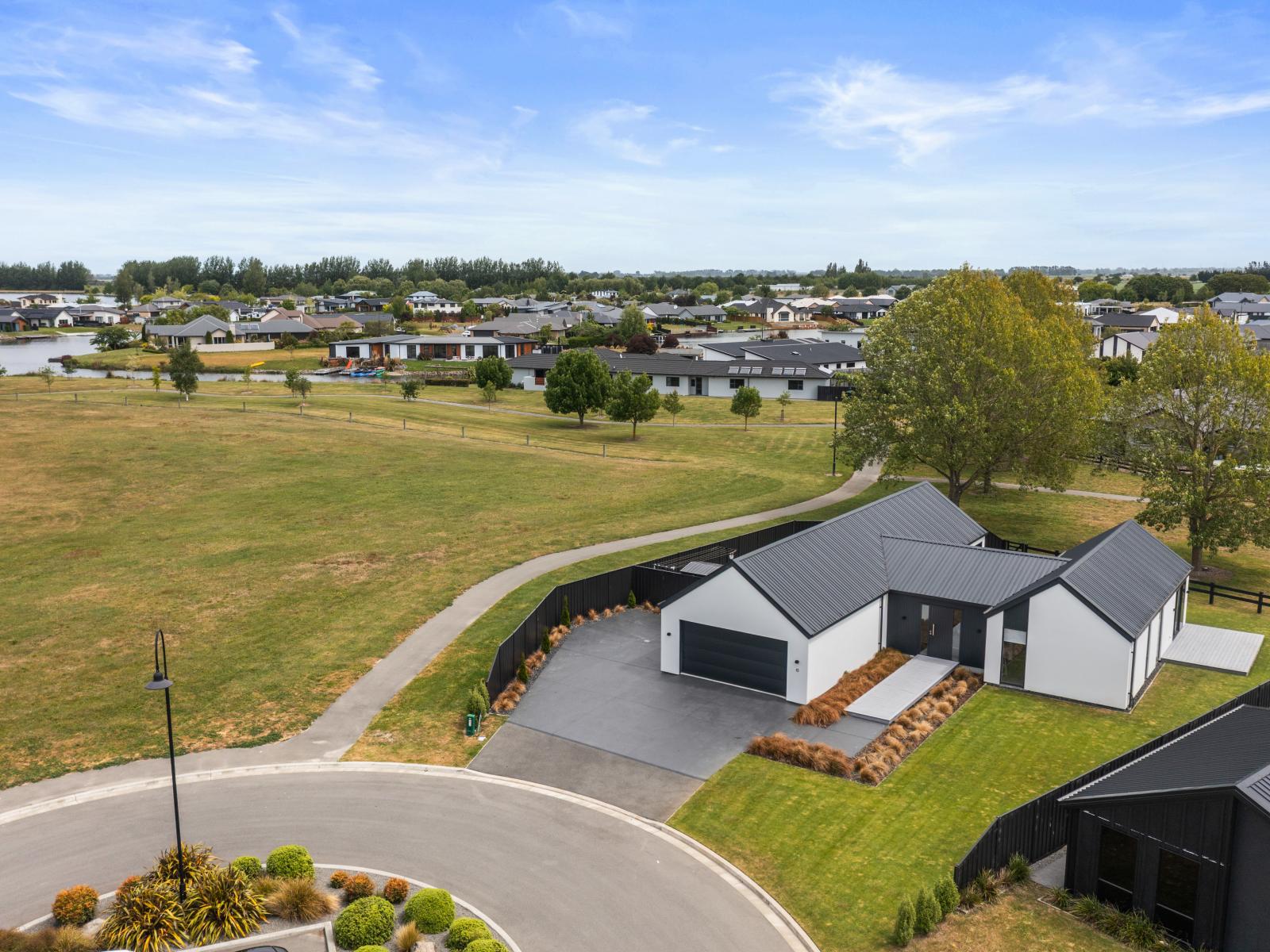 6 Loch Green, Huntingdon