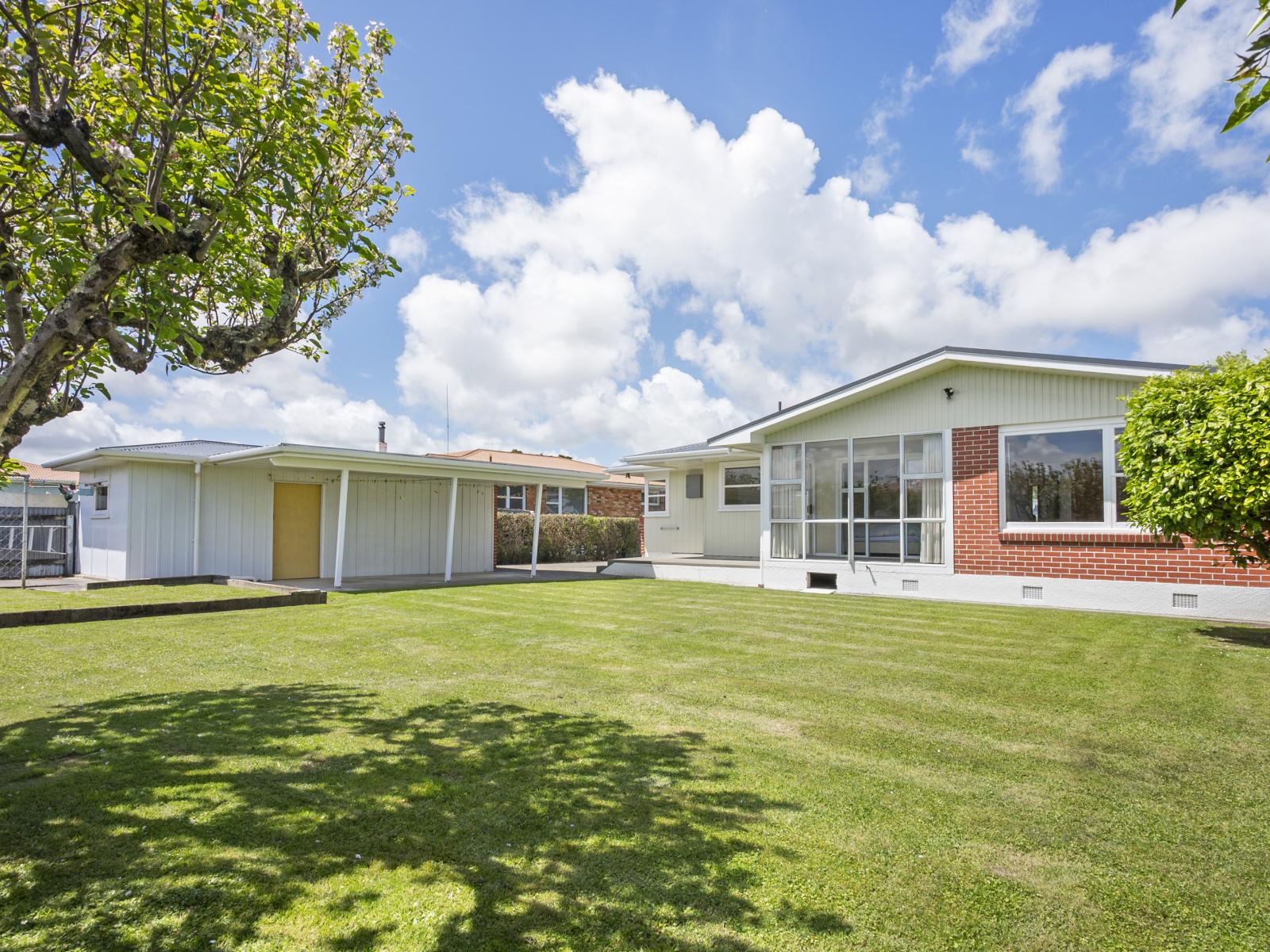 19 Henare Street, West End