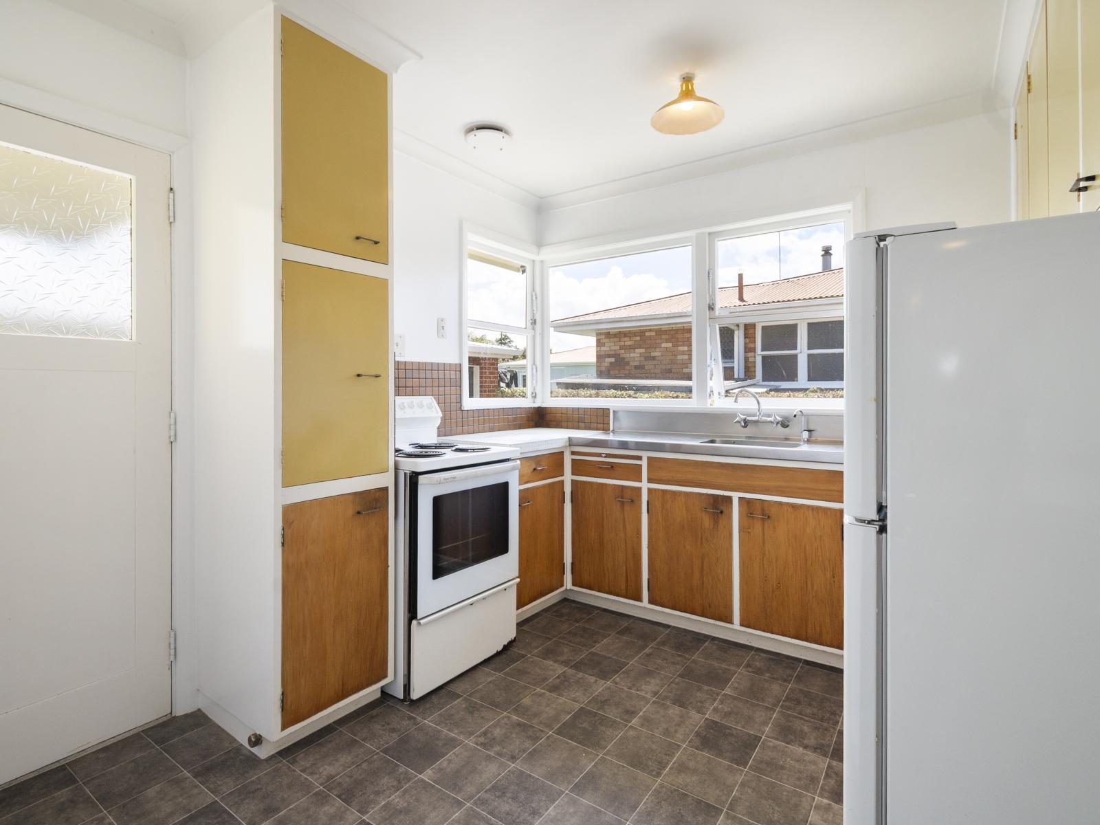 19 Henare Street, West End