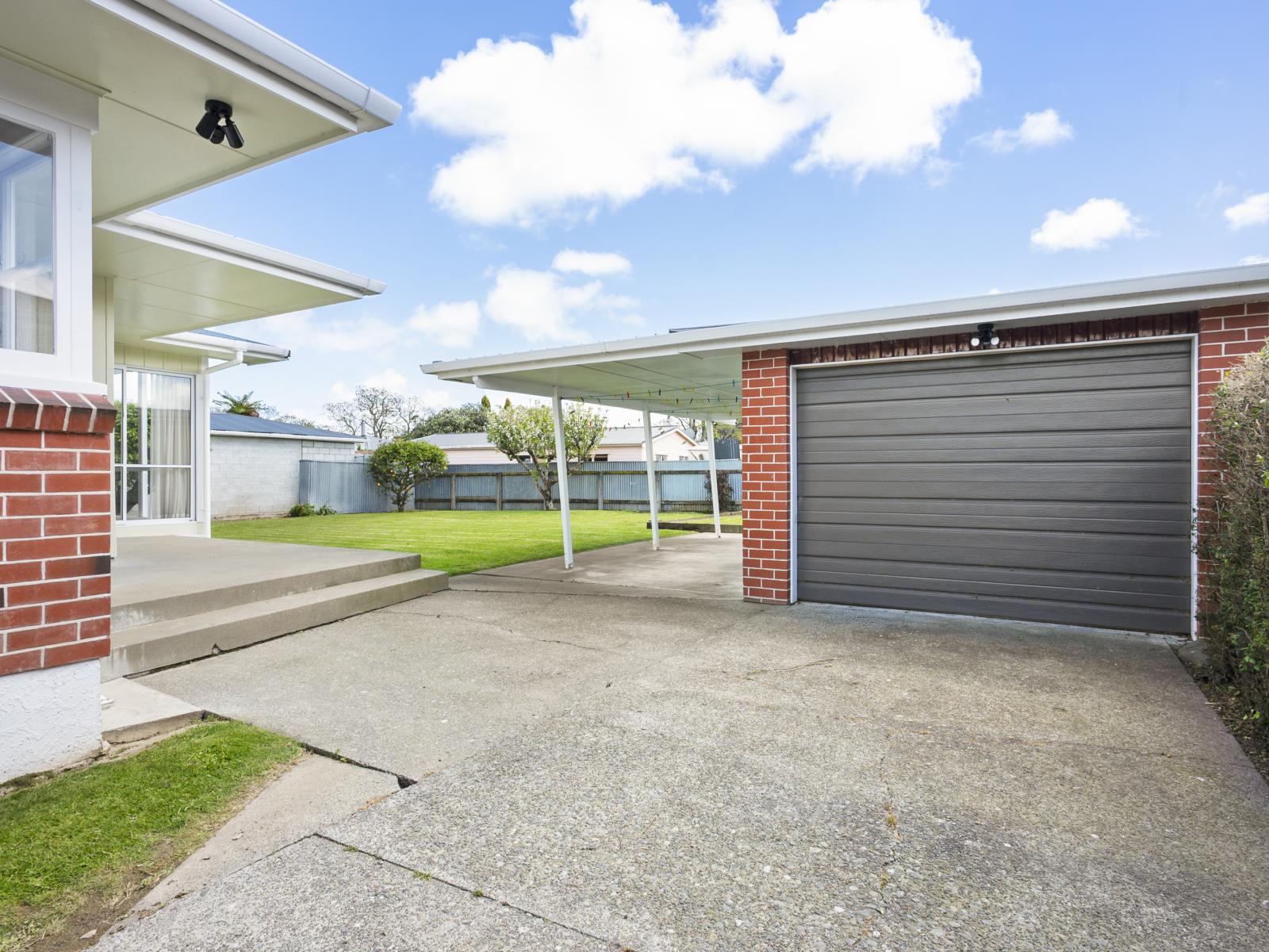 19 Henare Street, West End