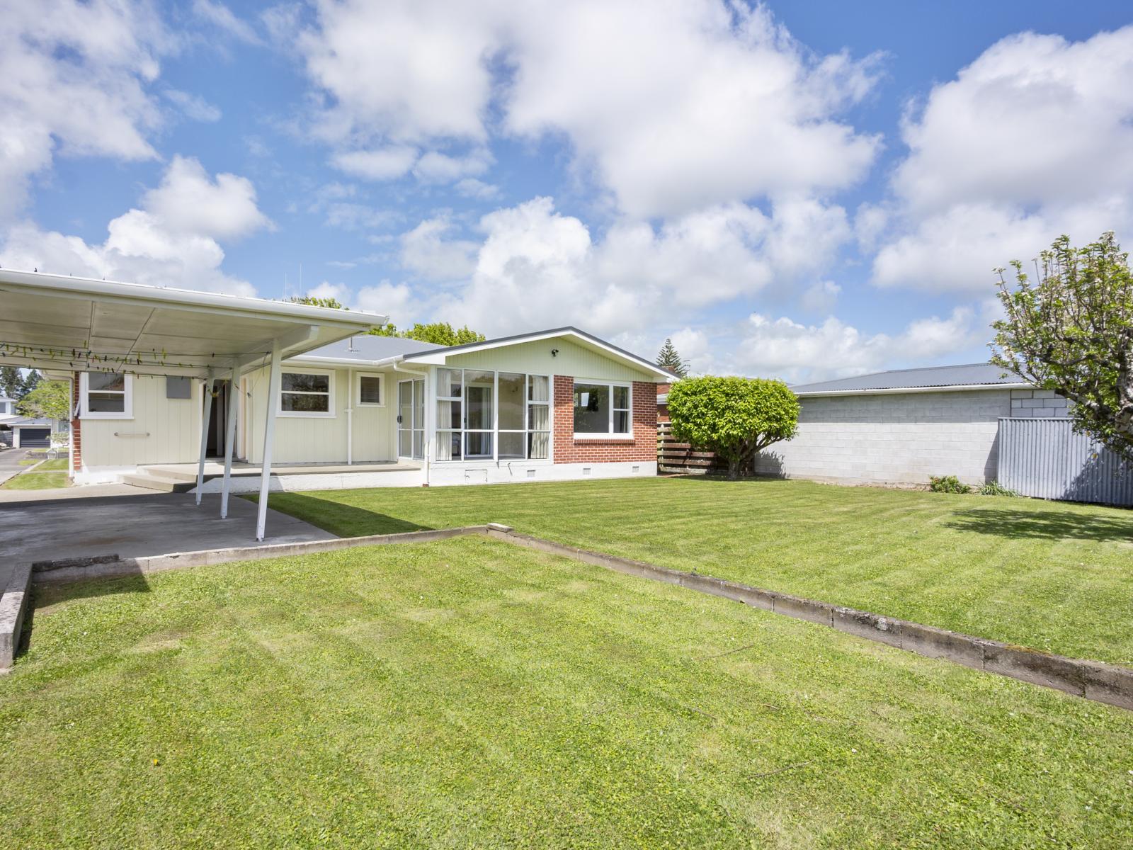 19 Henare Street, West End