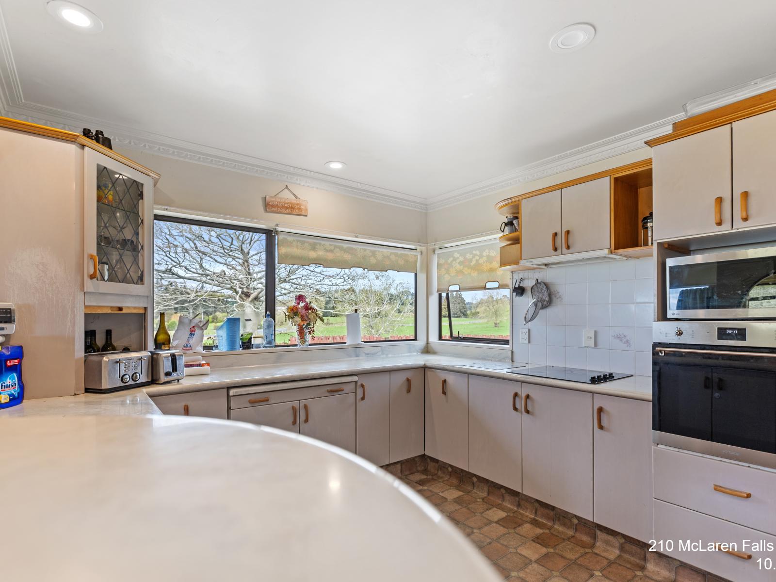 McLaren Falls Road, Omanawa