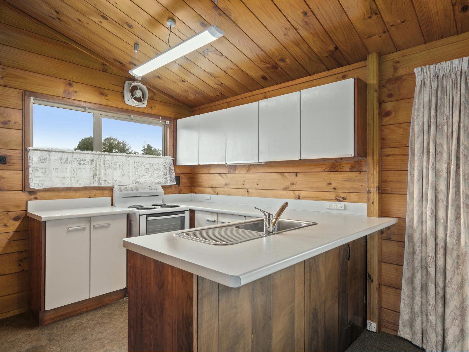 24 Neri Crescent, Pomare