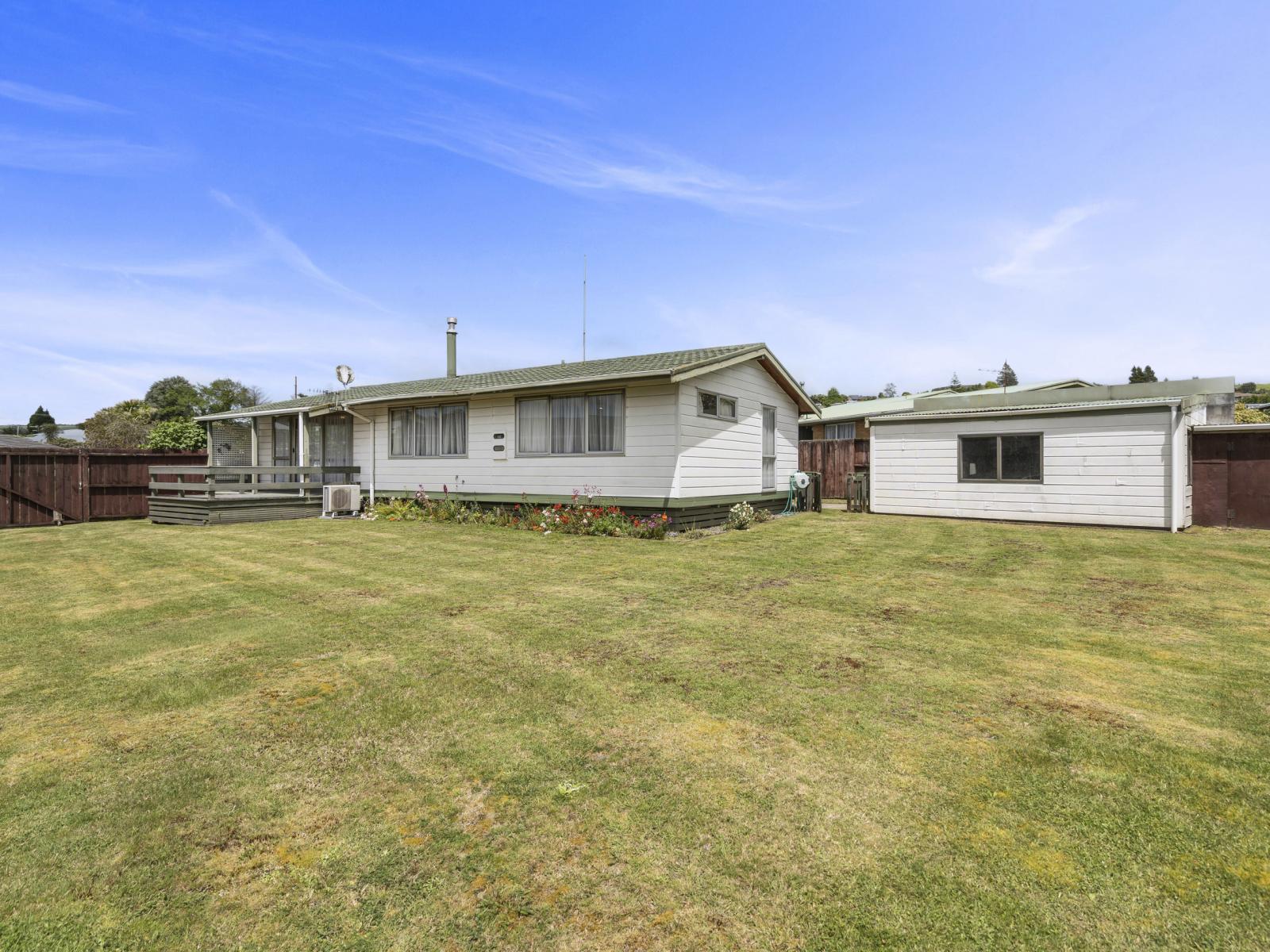 24 Neri Crescent, Pomare