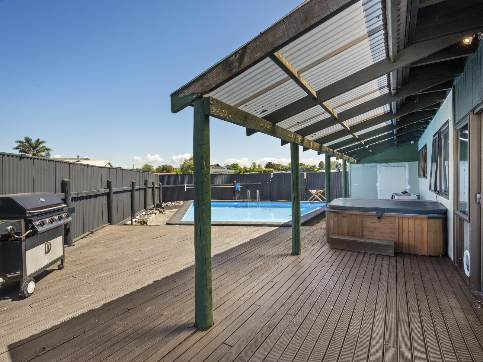 33 Duckworth Crescent, Greenmeadows