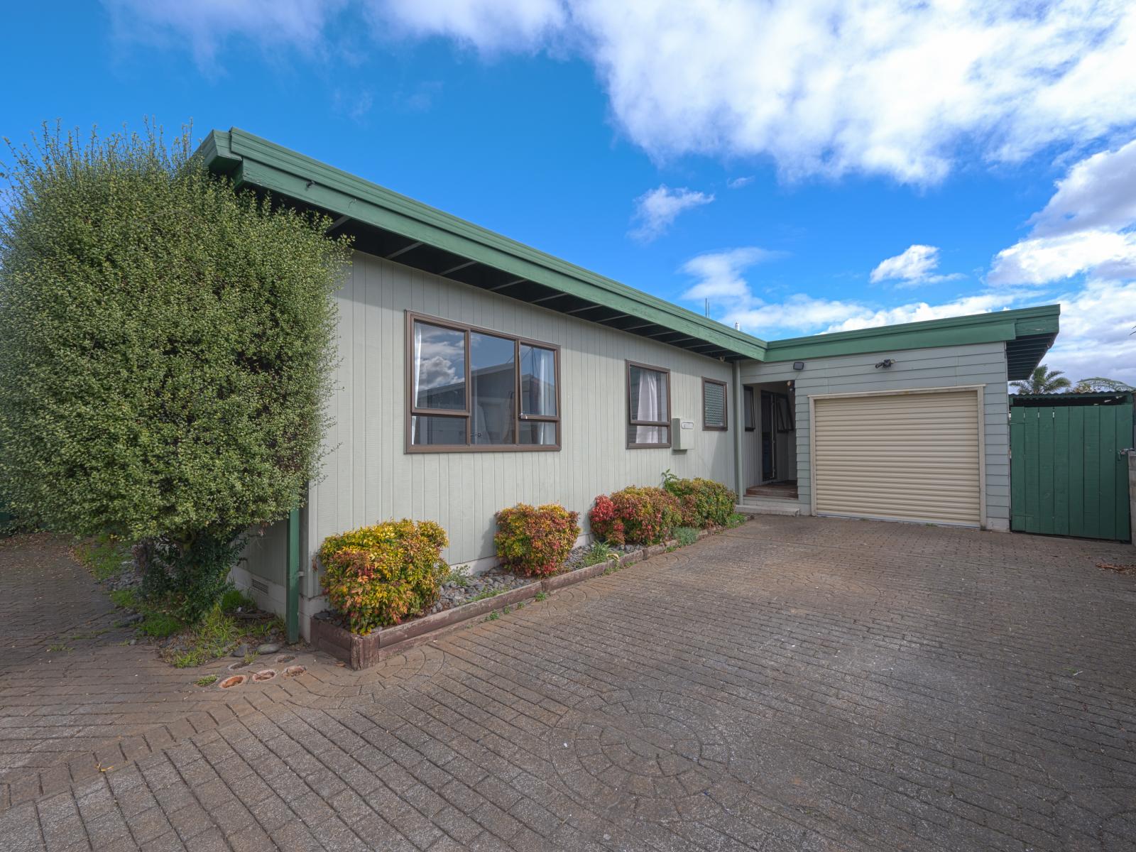 33 Duckworth Crescent, Greenmeadows