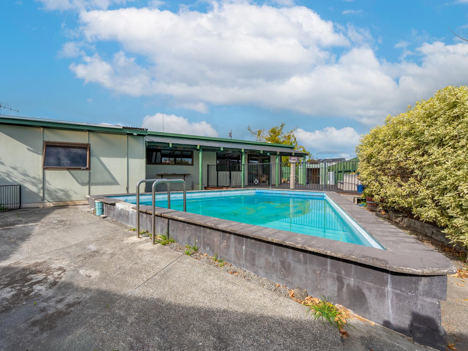 33 Duckworth Crescent, Greenmeadows