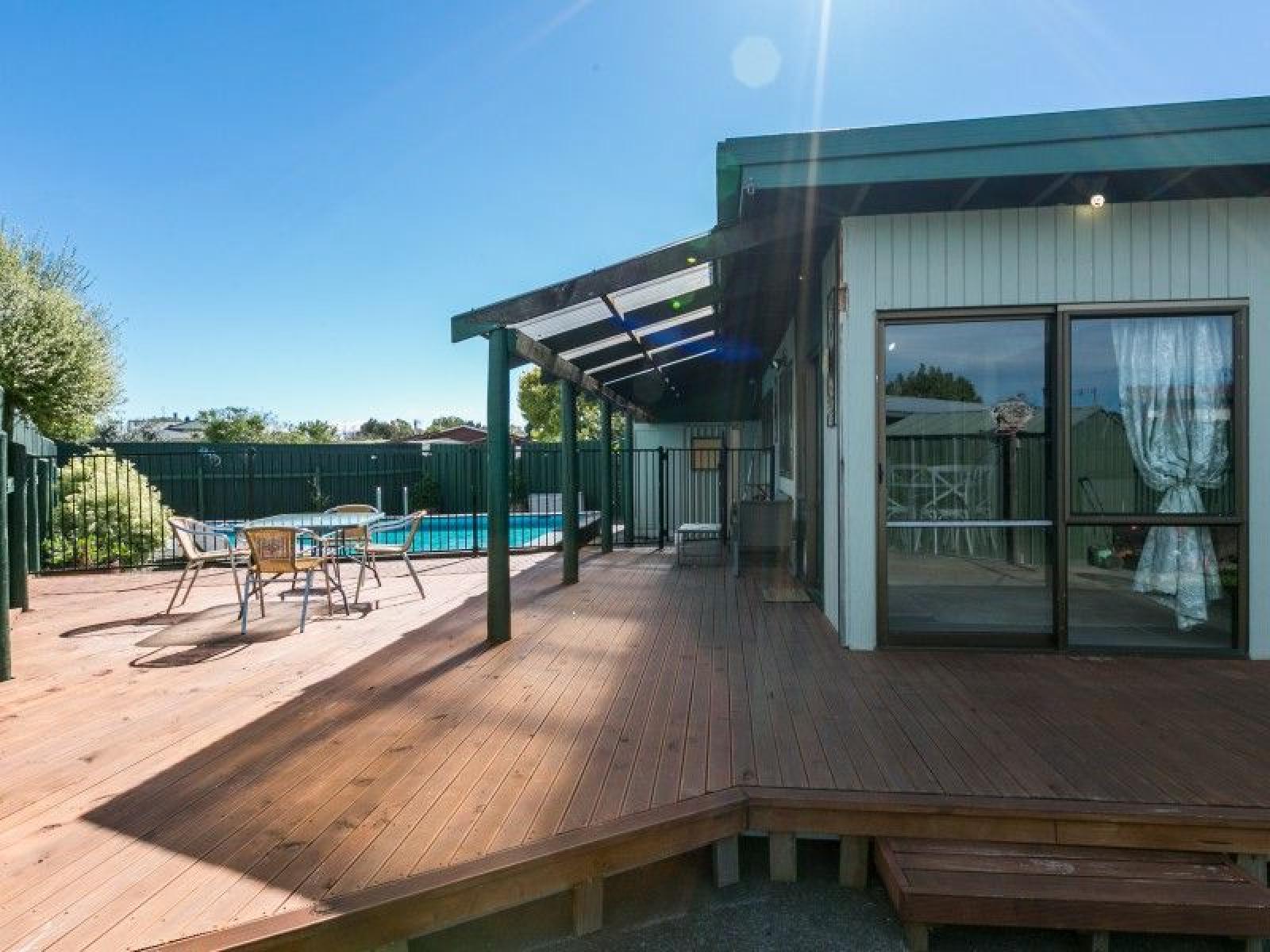 33 Duckworth Crescent, Greenmeadows