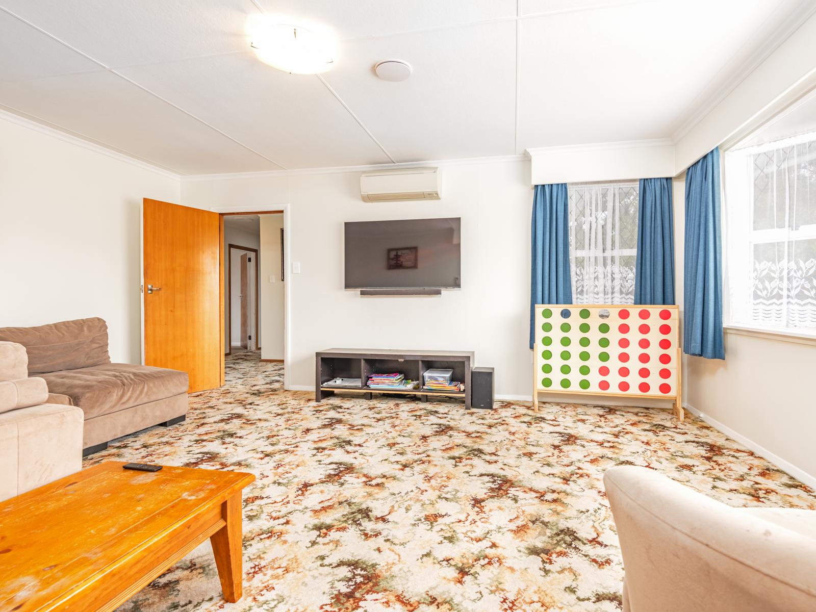 176 Bridge Street, Bulls