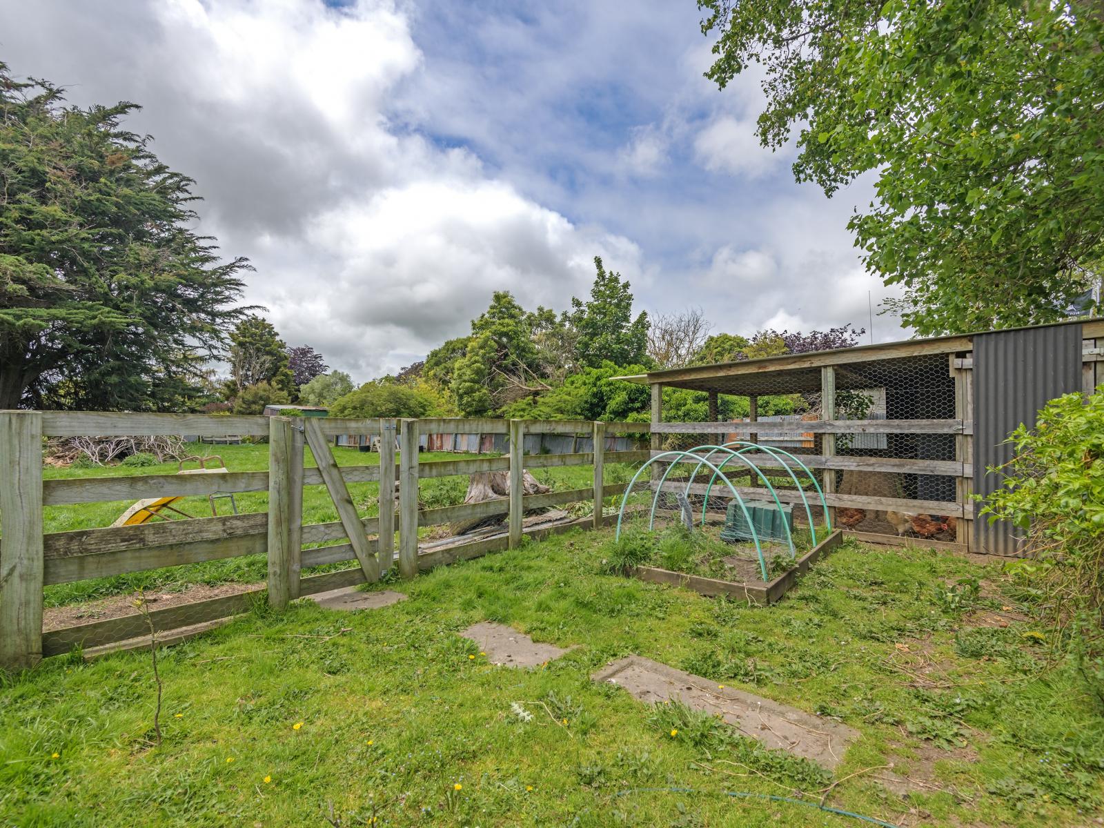 176 Bridge Street, Bulls