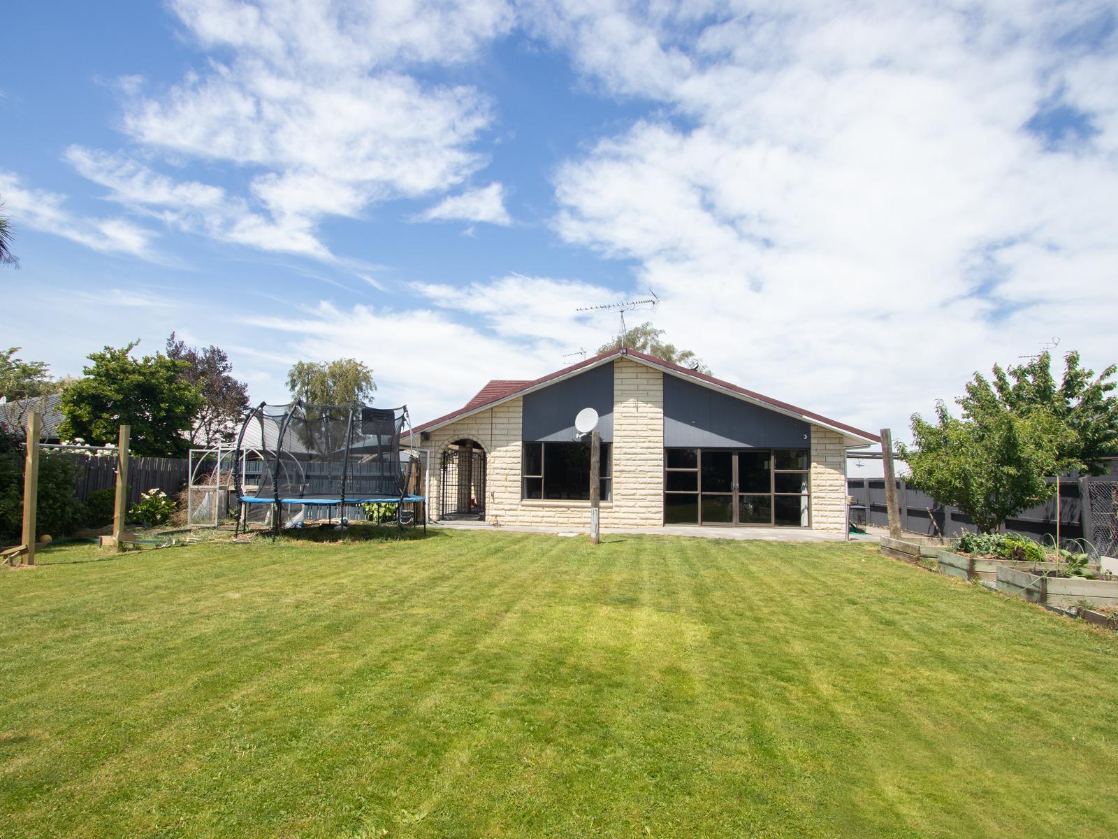 79 Trevors Road, Hampstead