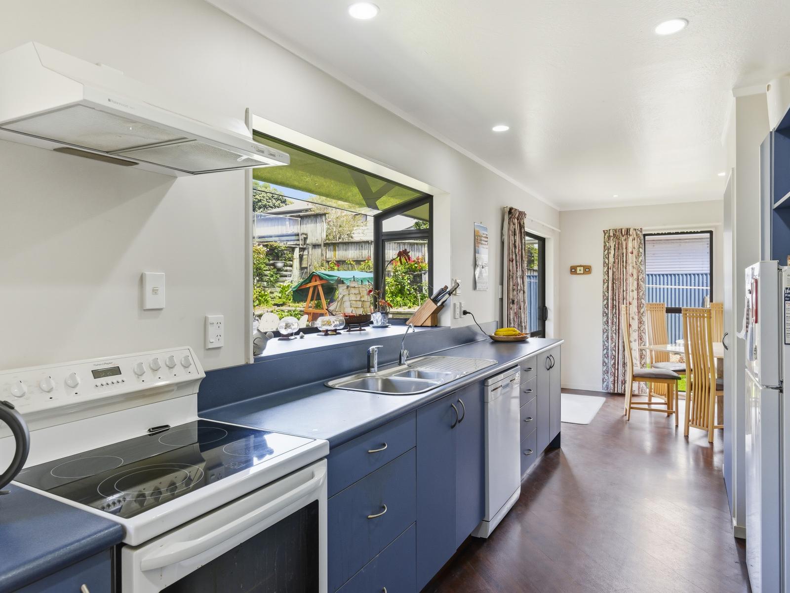 2 Sunset Terrace, Waikanae Beach