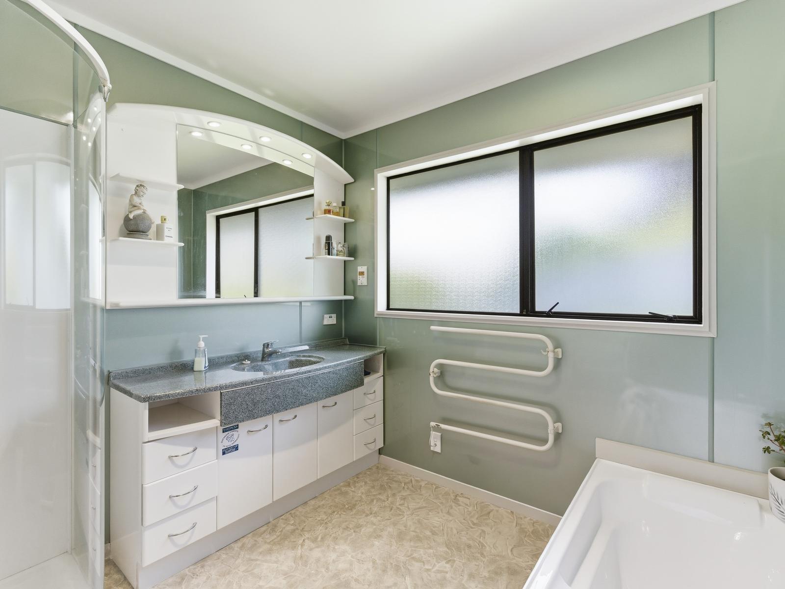 2 Sunset Terrace, Waikanae Beach