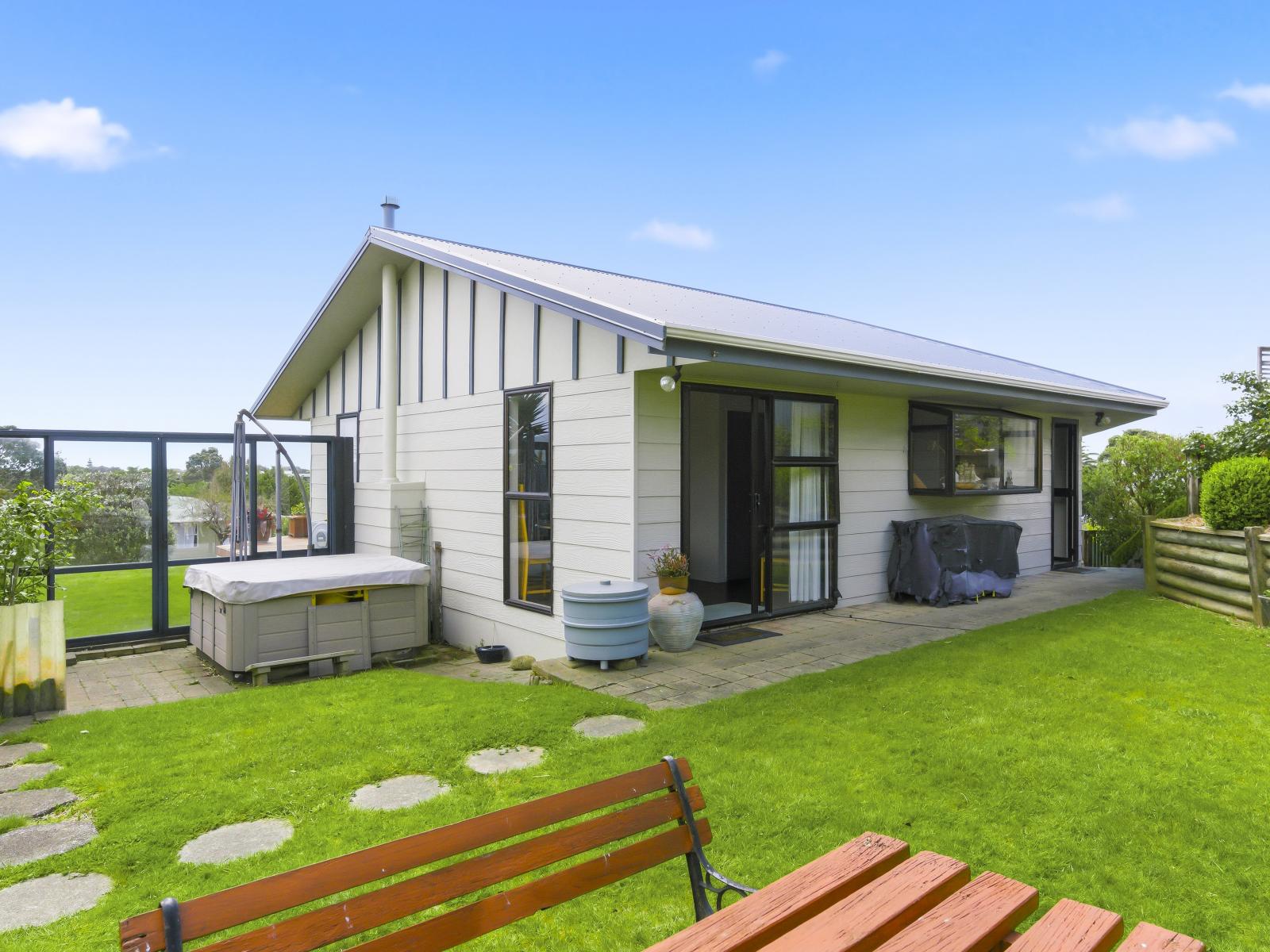 2 Sunset Terrace, Waikanae Beach