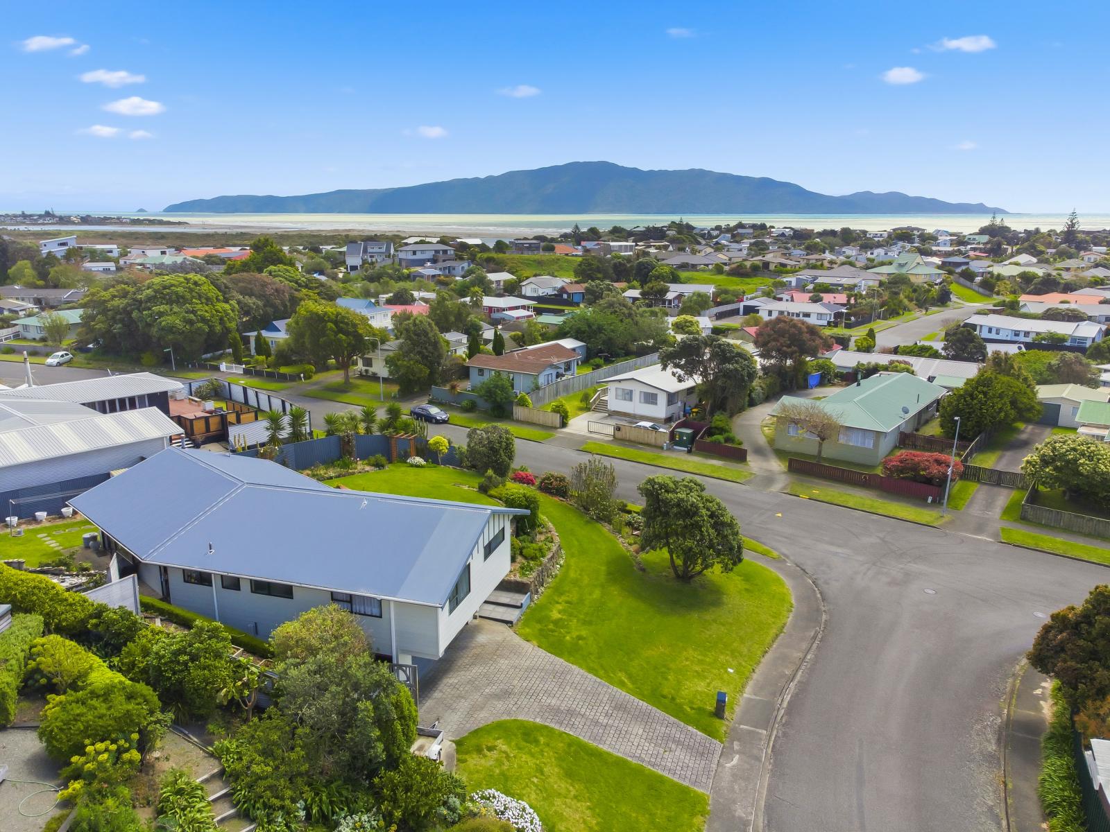 2 Sunset Terrace, Waikanae Beach